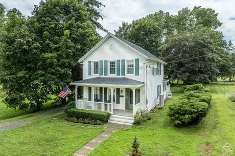 14 Fisk St, Red Hook, NY 12571