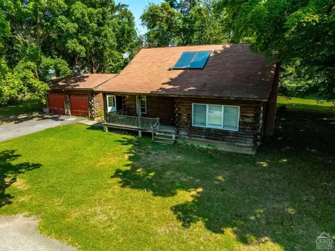 138 Hudson Ave, Chatham, NY 12037