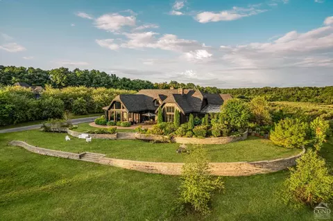 223 Schoolhouse Rd, Hudson, NY 12534