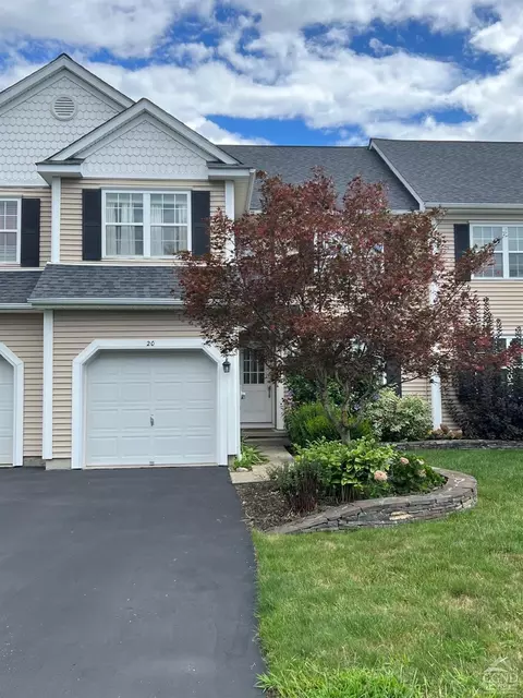 20 Tee Ln, Red Hook, NY 12571