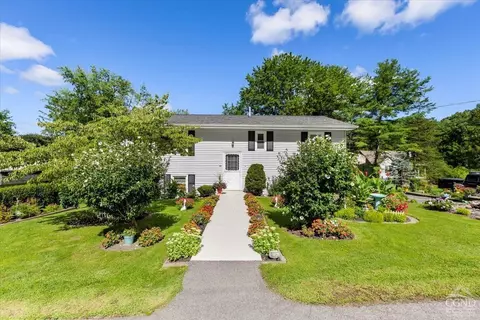 31 Park Ave, Leeds, NY 12451