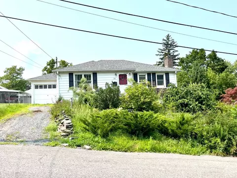 32 Aitken Ave, Hudson, NY 12534