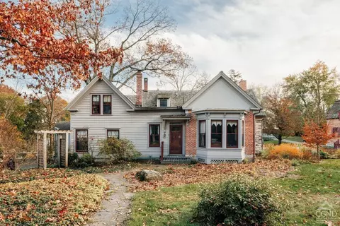 31 William St, Kinderhook, NY 12106