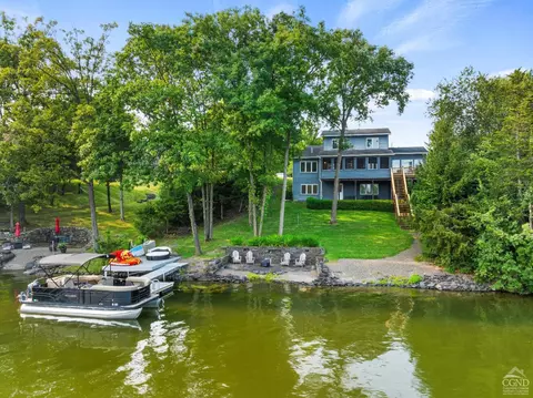 46 Lakeview Dr, Athens, NY 12015