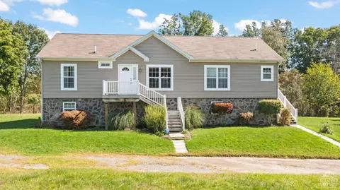 552 Cedar Ln, Greenville, NY 12083