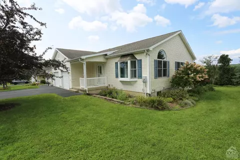 239 Skyview Dr, Greenville, NY 12083