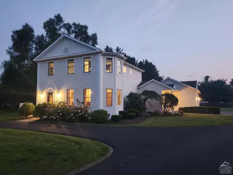 14 Catskill View Dr, Kinderhook, NY 12106 photo 2