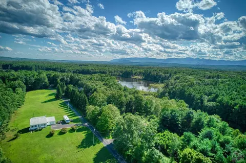 73 Old Field Rd, Coxsackie, NY 12051