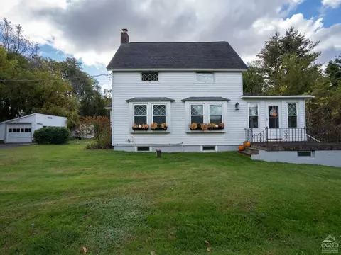 1320 Simons Rd, Schodack, NY 12033