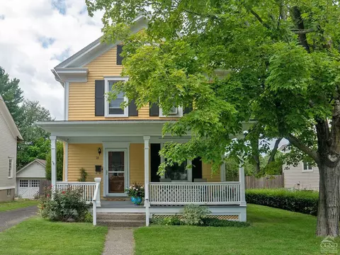 18 Aitken Ave, Hudson, NY 12534