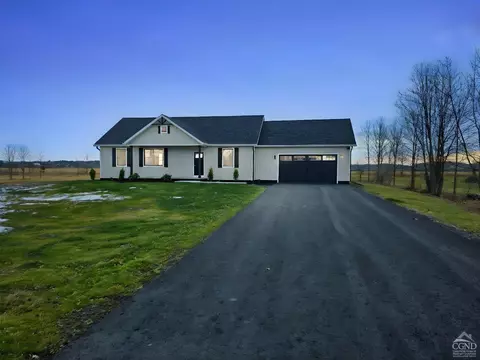 327 Kings Rd, Coxsackie, NY 12051