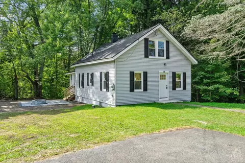 18 Old Mill Sts, East Chatham, NY 12060