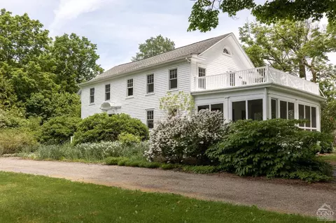20 Hill N Dale Rd, Germantown, NY 12526