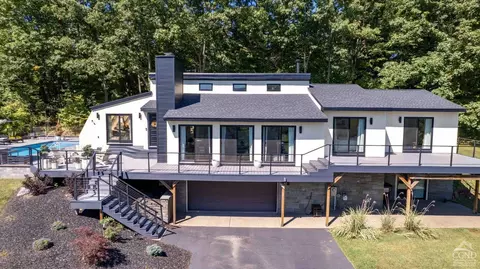 109 Wilrose Ln, Troy, NY 12180