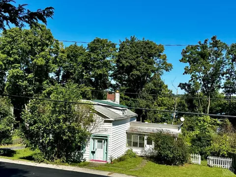 27 Church St, Coxsackie, NY 12051