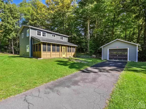 16 Ingalside Rd, Greenville, NY 12083