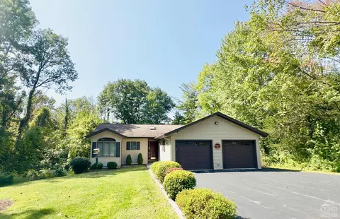 51 Derrick Von Brummel Cir, Coxsackie, NY 12051