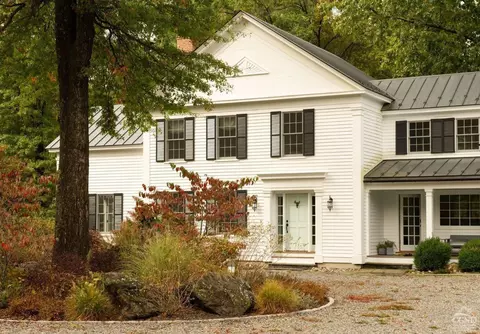 25 Moose Pond Ln, Red Hook, NY 12571