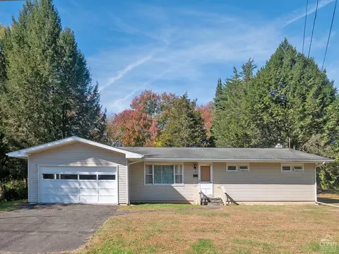 44 Benner Rd, Red Hook, NY 12571