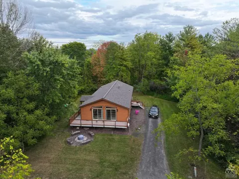100 Debbie Dr, Athens, NY 12015