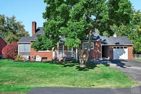 37 Bruen Ct, Rensselaer, NY 12144