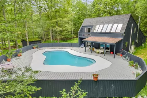 10 Munchkin, Woodstock, NY 12498