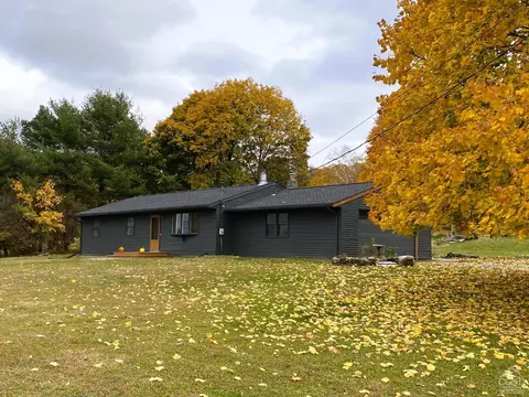 7 Frese Rd, Hudson, NY 12534