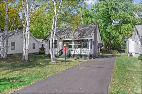 53 Van Dyck St, Coxsackie, NY 12051