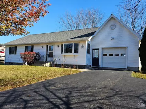 10 Joslen Heights Rd, Hudson, NY 12534