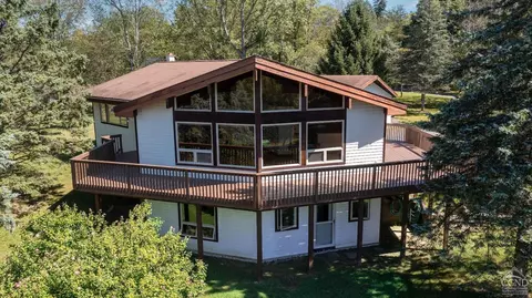 68 Cherokee Dr, Hillsdale, NY 12529