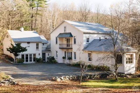 35 Harlemville Rd, Hillsdale, NY 12529