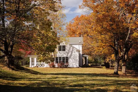 259 County Route 51, Coxsackie, NY 12051