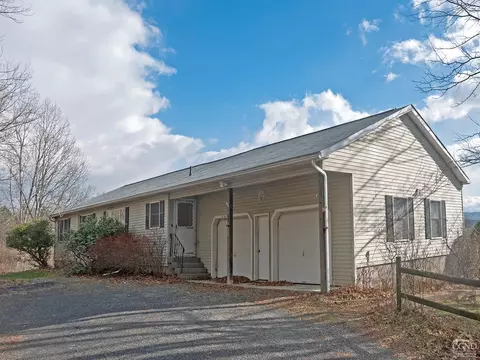 185 Hogle Hl, Chatham, NY 12037