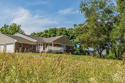 127 Sharptown Rd, Stuyvesant, NY 12173