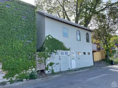 25 Prison Aly, Hudson, NY 12534