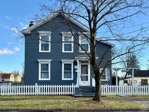 7 N Vernon St, Athens, NY 12015