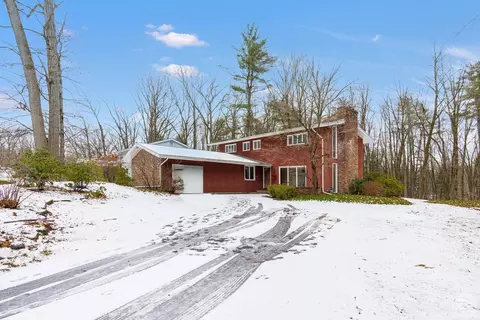 28 Devon Rd, Bethlehem, NY 12054