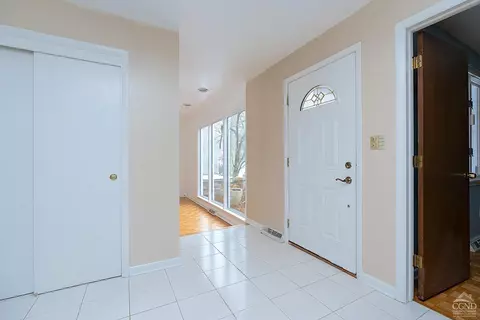 28 Devon Rd, Bethlehem, NY 12054 photo 3