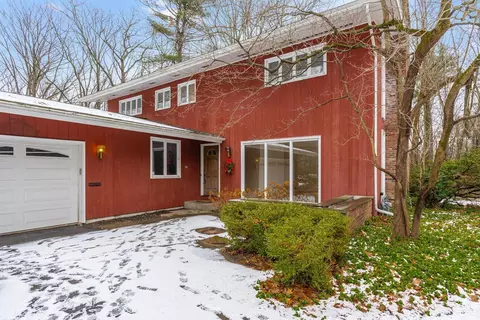 28 Devon Rd, Bethlehem, NY 12054 photo 2