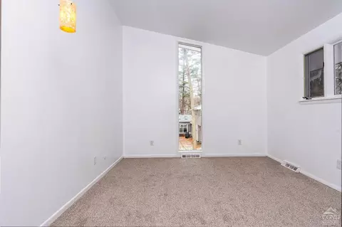 28 Devon Rd, Bethlehem, NY 12054 photo 33