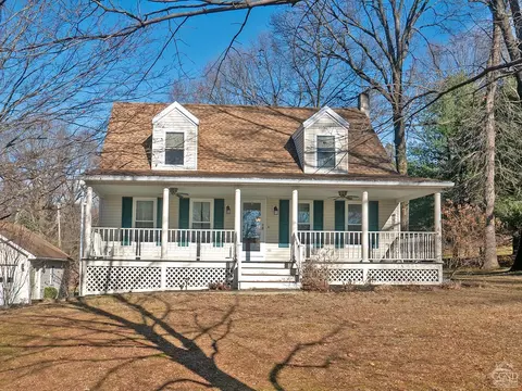24 Orchard Grove Ln, Hudson, NY 12534