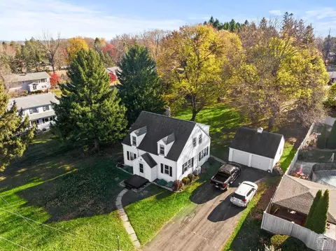 4 Country Club Ests, Catskill, NY 12414
