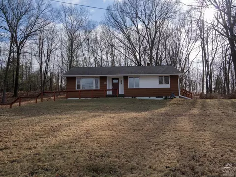 1604 Van Hoesen Rd, Schodack, NY 12033