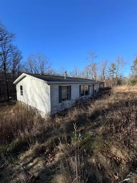 9 Leanne Rd, Athens, NY 12015