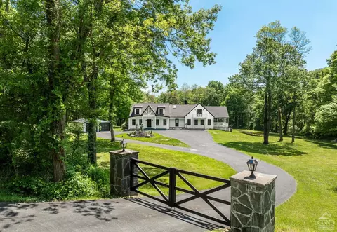 817 Stanford Rd, Clinton Corners, NY 12514