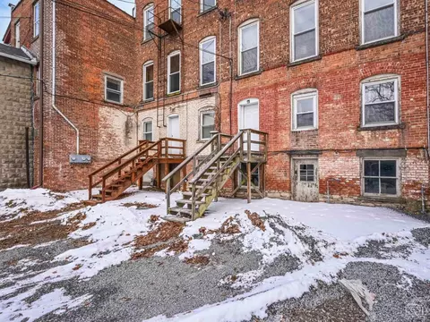 Exterior - 285 Main St, Catskill, NY 12414 photo 5 of 6