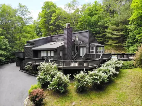 41 Snydertown Rd, Craryville, NY 12521