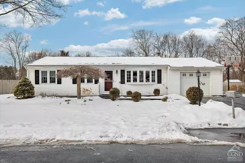 12 Clearview Blvd, Schodack, NY 12033
