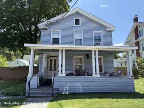 29 Railroad Ave, Chatham, NY 12037