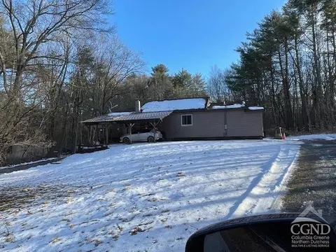 233 Silver Spr Rd, Cairo, NY 12413